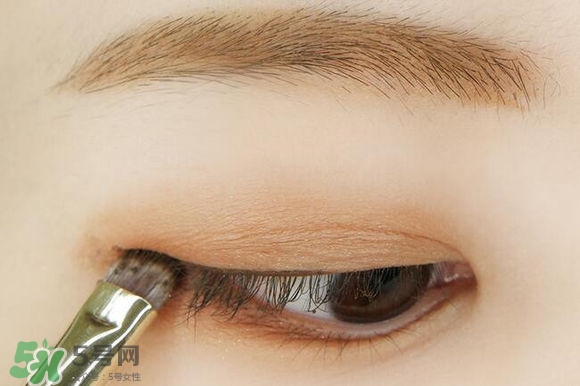 李圣經(jīng)妝容怎么化？李圣經(jīng)仿妝教程