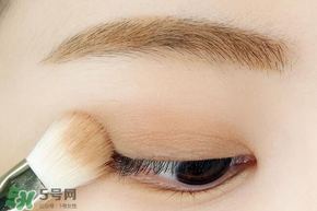 李圣經(jīng)妝容怎么化？李圣經(jīng)仿妝教程