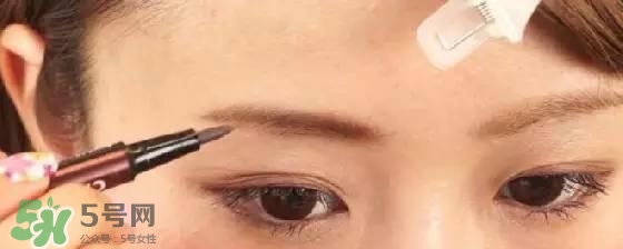 液體眉筆怎么用？液體眉筆使用方法