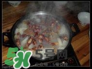 臘豬腳燉什么好吃？臘豬蹄燉什么好吃？