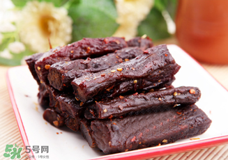 風(fēng)干牛肉是生的嗎？風(fēng)干牛肉是生的還是熟的？