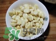 臘八蒜要放鹽嗎？臘八蒜要放多少鹽比例是多少？