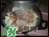 臘豬腳燉什么好吃？臘豬蹄燉什么好吃？