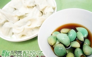 臘八蒜霉了可以吃嗎？發(fā)霉的大蒜可以腌制臘八蒜嗎？