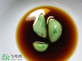 臘八醋里的蒜能吃嗎？臘八醋里的蒜好吃嗎？