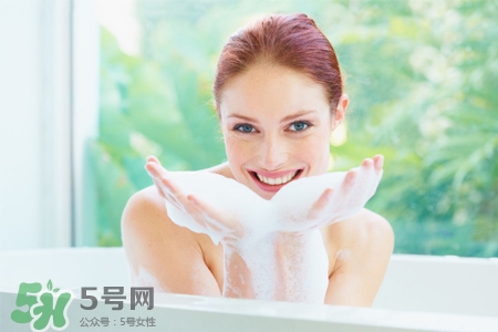 冬天洗澡水溫50度行嗎？50度的水可以洗澡嗎？