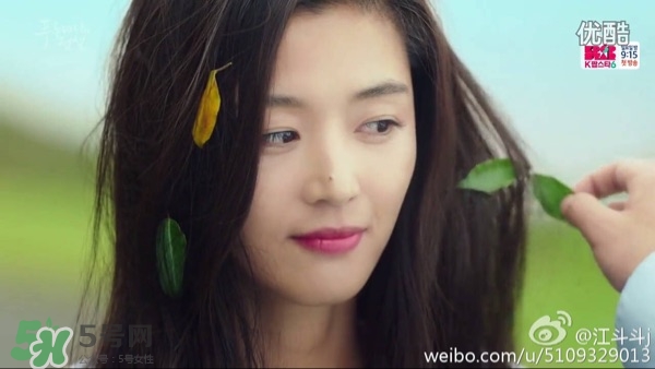 李溪芮的口紅什么顏色？李溪芮口紅色號(hào)試色