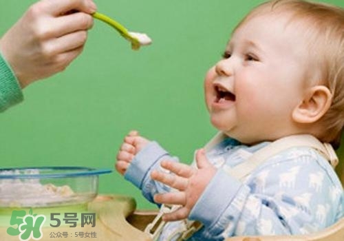 寶寶半歲添加什么輔食？寶寶半歲吃什么？