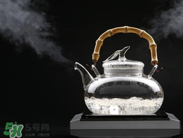 冬天喝涼水好嗎？冬天喝冷水還是熱水？