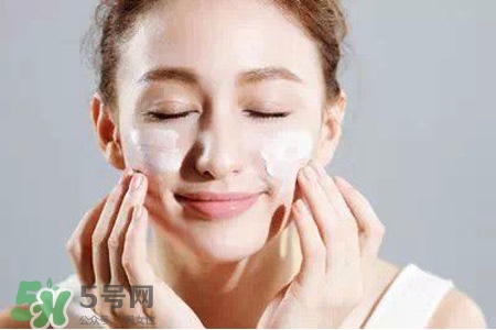用完卸妝膏還要用洗面奶嗎？用完卸妝膏后需要用洗面奶嗎？