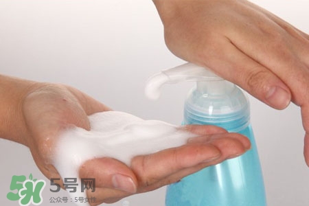 洗衣服能用洗手液嗎？洗手液可以洗衣服嗎？