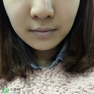 愛麗小屋唇部遮瑕膏怎么樣？愛麗小屋唇部遮瑕膏好用嗎？