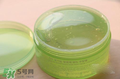 嘴唇干裂可以涂蘆薈膠嗎？嘴唇干裂怎么涂蘆薈膠？