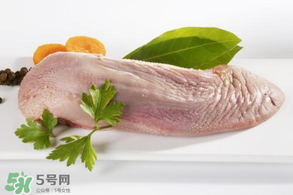 豬舌頭上的白苔怎么撕下來？豬舌頭上的白苔能吃嗎？