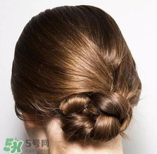 低發(fā)髻盤(pán)發(fā)圖解_低發(fā)髻的盤(pán)法