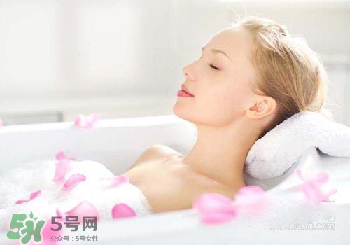 牛奶浴多久泡一次最好？牛奶浴一次泡多久？