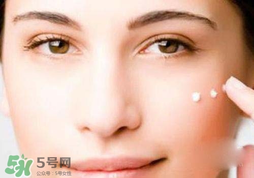 妝前乳是粉底液嗎？妝前乳和粉底液的區(qū)別