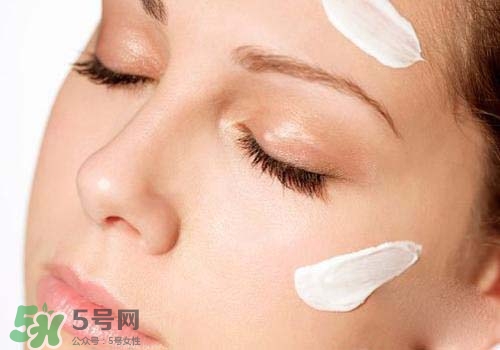 妝前乳是粉底液嗎？妝前乳和粉底液的區(qū)別