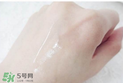 美容液是化妝水嗎？美容液和化妝水的區(qū)別
