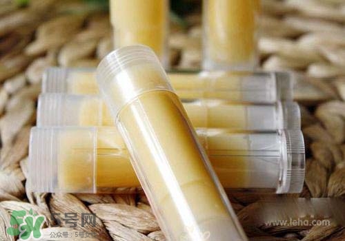潤唇膏可以增長睫毛嗎？潤唇膏怎樣增長睫毛？