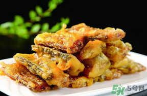 面粉炸魚怎么做？怎么用面粉炸魚？
