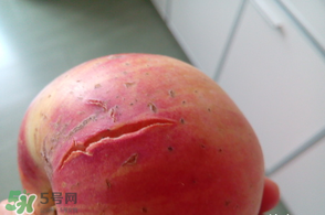 蘋(píng)果裂口怎么回事？蘋(píng)果裂口能不能吃？