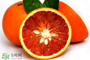 血橙和普通橙子有什么區(qū)別？血橙比普通的橙子好吃嗎？