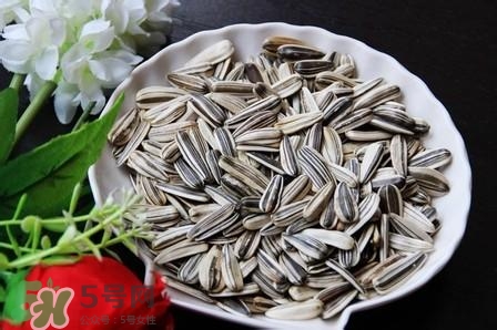 吃瓜子會口腔潰瘍嗎？口腔潰瘍可以吃瓜子嗎？