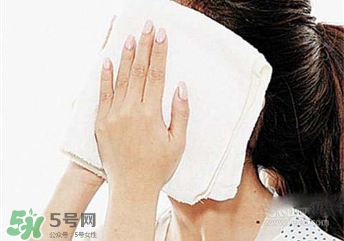 熱毛巾敷臉能祛痘嗎？長(zhǎng)痘怎么用熱毛巾敷臉？