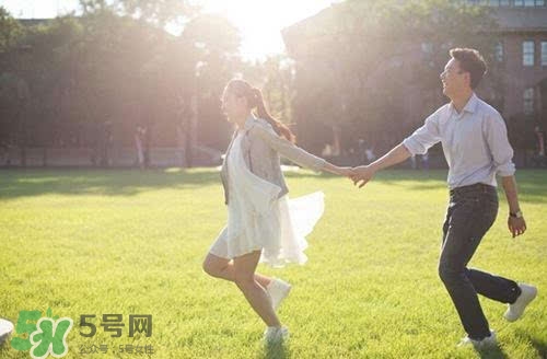 拍婚紗照可以戴眼鏡嗎？拍婚紗照戴眼鏡好不好？