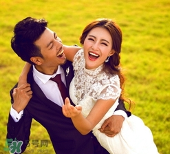 拍婚紗照可以戴眼鏡嗎？拍婚紗照戴眼鏡好不好？