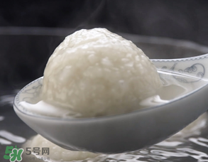 元宵面用涼水還是熱水？元宵是用熱水還是冷水調(diào)面粉？
