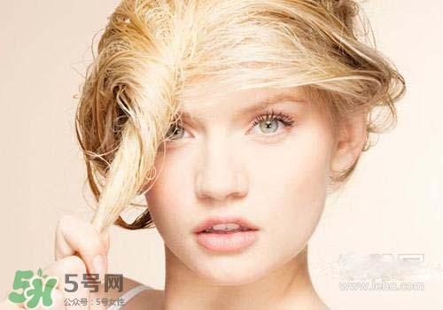 染發(fā)前可以洗頭嗎？染發(fā)前洗頭好還是不洗頭好？
