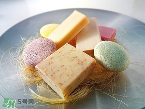 手工皂洗臉好嗎？手工皂和洗面奶哪個(gè)好？