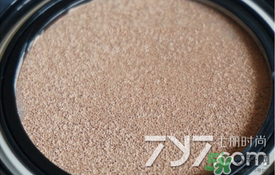 vant氣墊cc黑色和白色哪款好？vant36.5氣墊cc黑色和白色區(qū)別