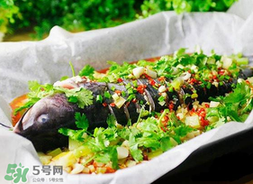 紙包魚用的什么紙？做紙包魚的紙什么紙？