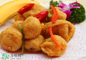 炸香蕉外面包裹的是什么？炸香蕉放面粉好還是淀粉？