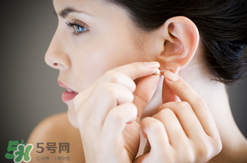 一次性耳釘怎么取下來(lái)？一次性耳釘多久取下來(lái)？