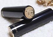 蘭蔻菁純唇膏怎么打開？蘭蔻口紅蓋子怎么打開？