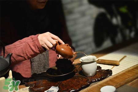 如何清洗紫砂壺茶垢？紫砂壺的茶垢怎么清洗？
