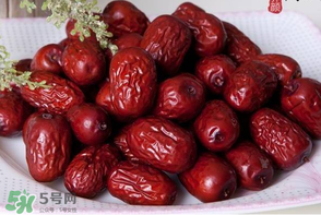 紅棗有點(diǎn)酸還能吃嗎？紅棗為什么會(huì)酸？