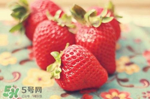 吃草莓大便會變紅嗎？吃草莓大便變紅是怎么回事？
