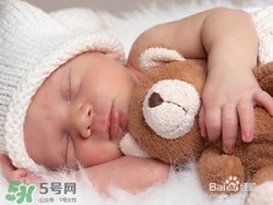 嘴唇干燥是什么原因？嘴唇干裂脫皮怎么辦？