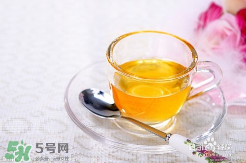 嘴唇干燥是什么原因？嘴唇干裂脫皮怎么辦？