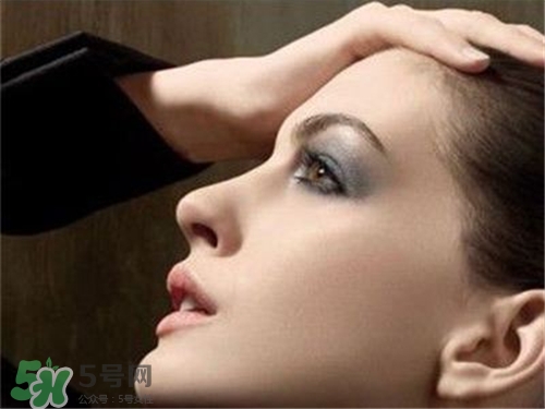 假體隆鼻多久可以化妝？假體隆鼻多久可以敷面膜？