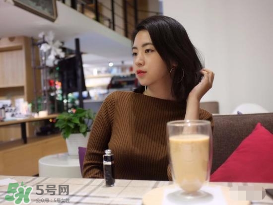 啞光和水潤(rùn)哪個(gè)好？啞光口紅和水潤(rùn)口紅區(qū)別