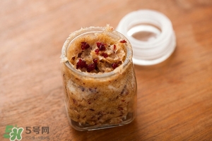 唇部磨砂膏多久用一次？唇部磨砂膏可以天天用嗎？