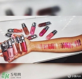 啞光口紅和珠光口紅哪個(gè)好？啞光口紅和珠光區(qū)別