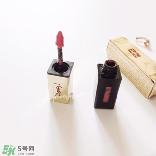 ysl鏡面唇釉和黑管唇釉哪個(gè)好？ysl鏡面唇釉和黑管唇釉區(qū)別