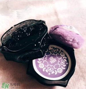 長(zhǎng)痘痘可以涂散粉嗎？痘痘肌可以用散粉嗎？